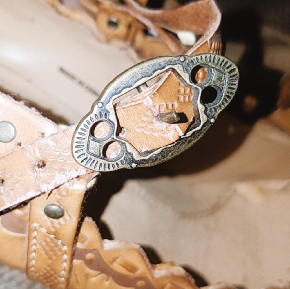 Vintage hand tooled leather heel - Picture 3 of 5